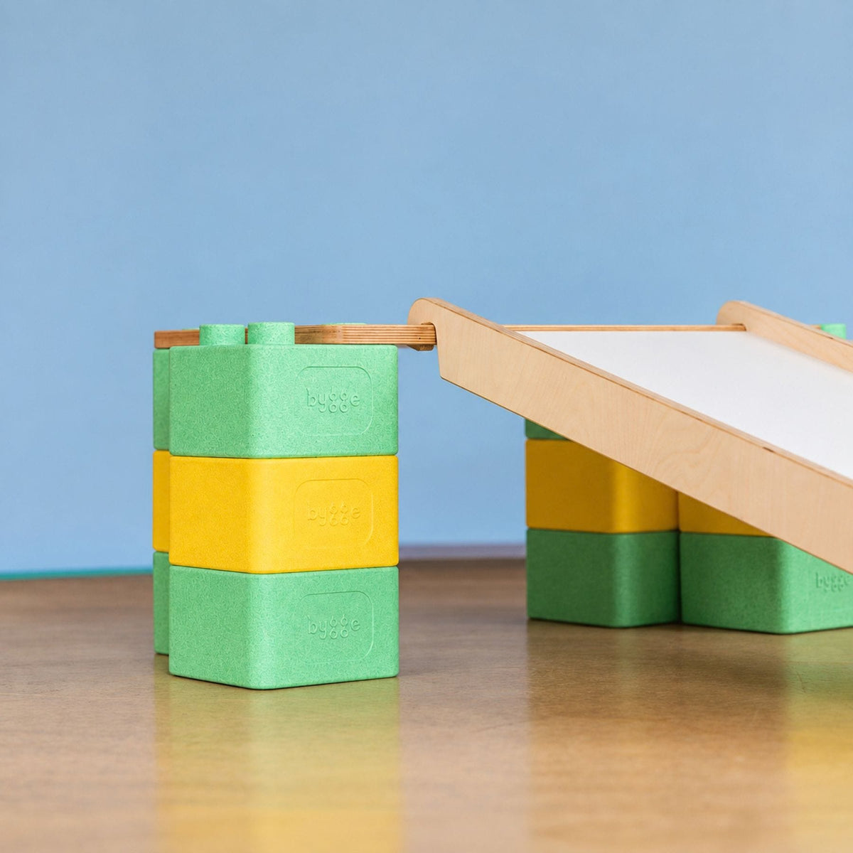 bygge Brett SUSEBAKKE, Rutsche mit Kletterseite für bygge-Bausteine