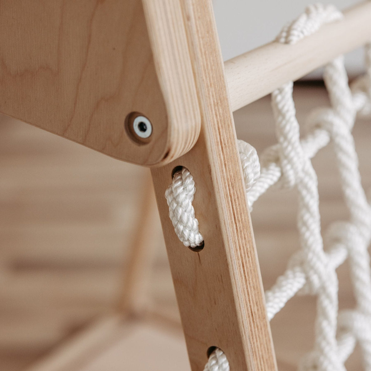 Klettergerüst CLIFF Pro Klettergerüst indoor aus Holz mit Matte, 5 Spielpositionen