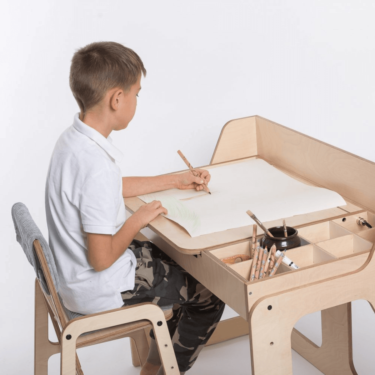 Kinderschreibtisch Verstellbarer Montessori Kindertisch und Stuhl Set luula