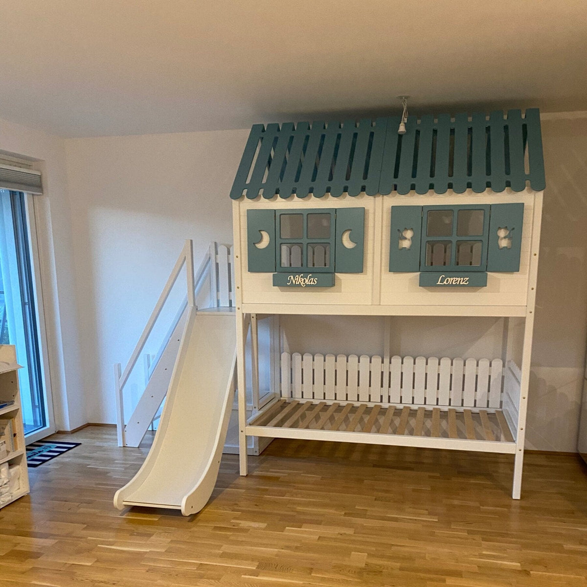 Bett Sonderanfertigung Kinderbett Hochbett Hausbett individuell persönlich gestalten
