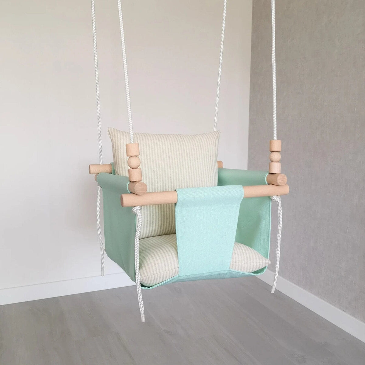 Schaukel Babyschaukel wetterbeständig Mint und Kissen aus Leinen Beige