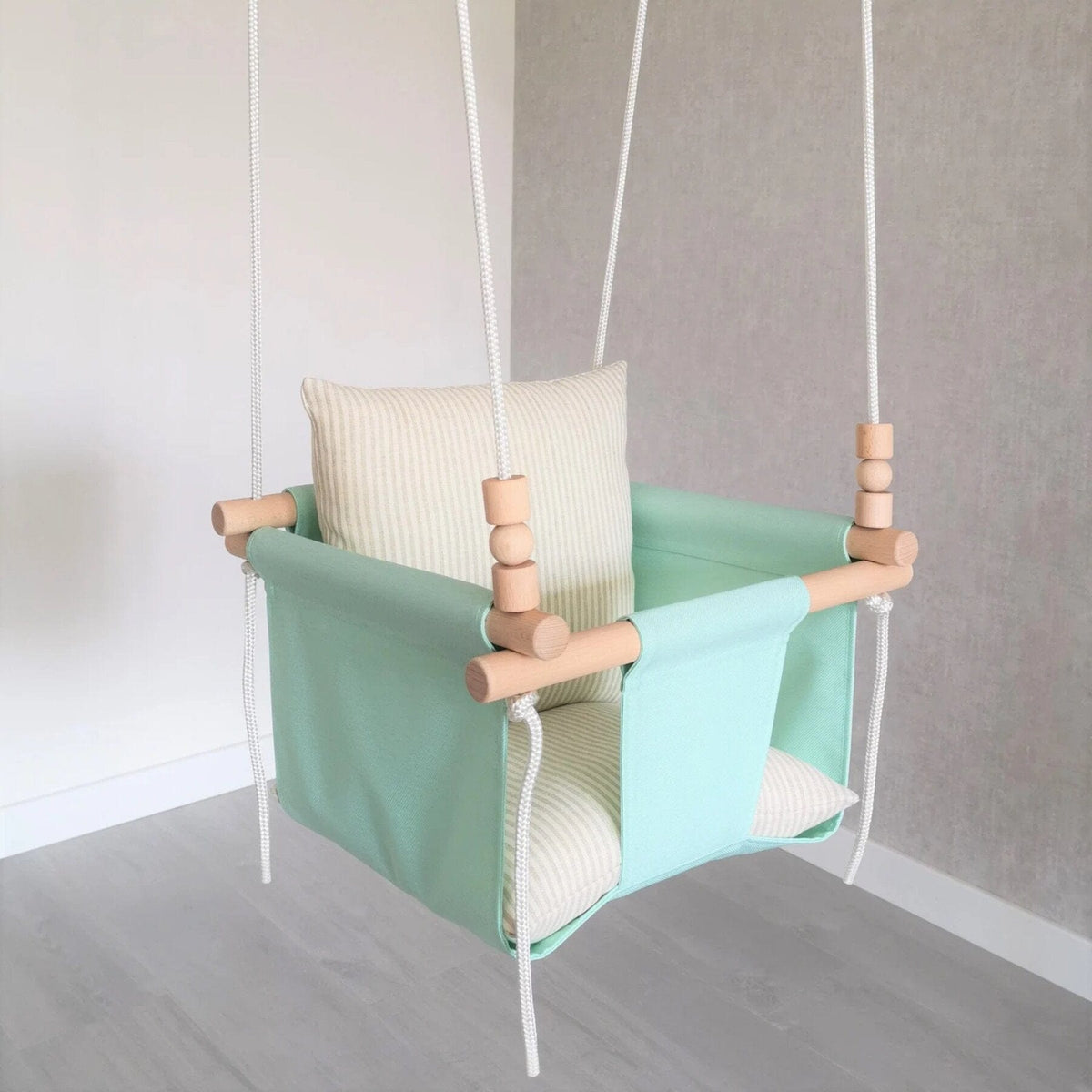 Schaukel Babyschaukel wetterbeständig Mint und Kissen aus Leinen Beige
