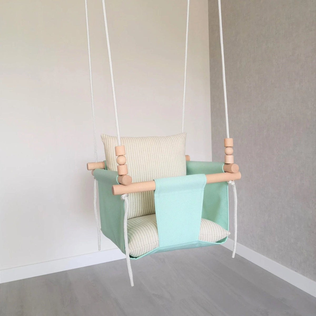 Schaukel Babyschaukel wetterbeständig Mint und Kissen aus Leinen Beige