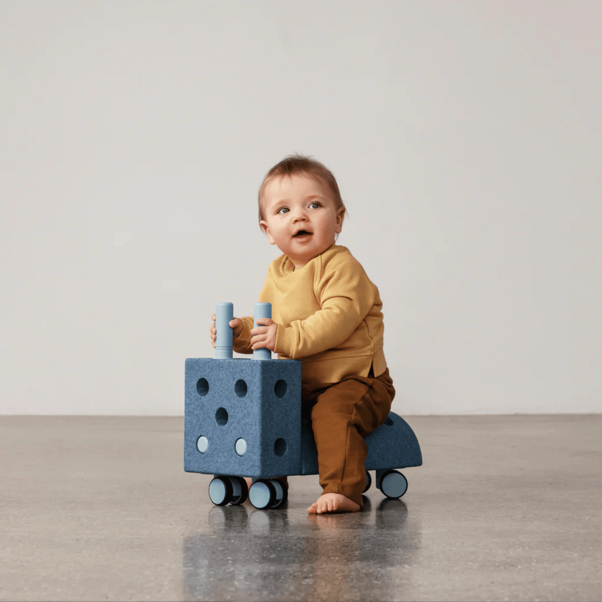 Lern- & Motorikspielzeug MODU Tiny Ride - kleiner Rutscher