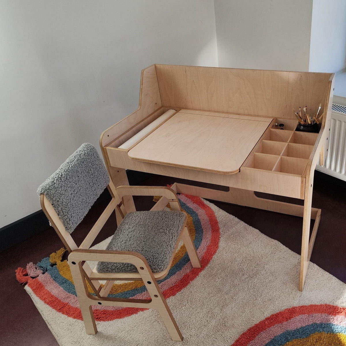 Kinderschreibtisch Verstellbarer Montessori Kindertisch und Stuhl Set luula
