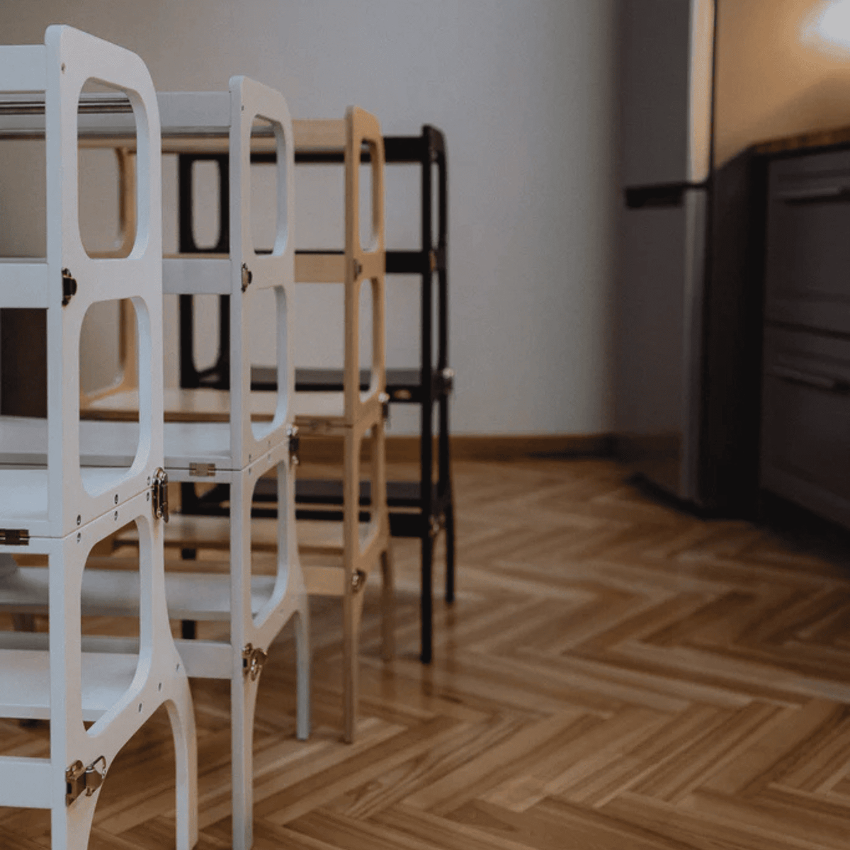 Learning Tower STEP’n’SIT Wandelbare Montessori Lernturm und Tisch 2in1