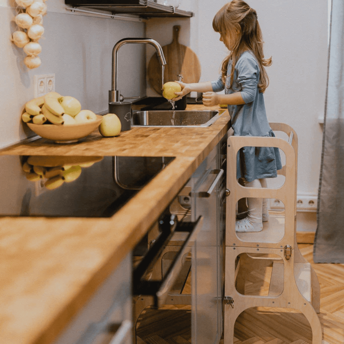 Learning Tower STEP’n’SIT Wandelbare Montessori Lernturm und Tisch 2in1