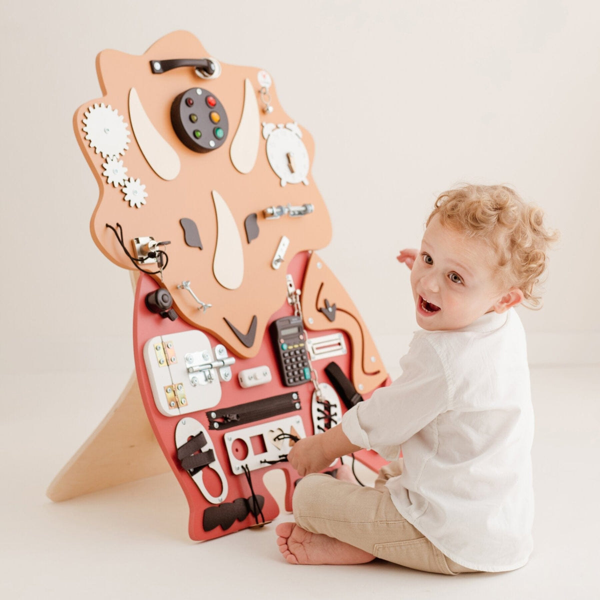 Busy Board Activity Board Montessori Busy Board Dinosaurier - Triceratops