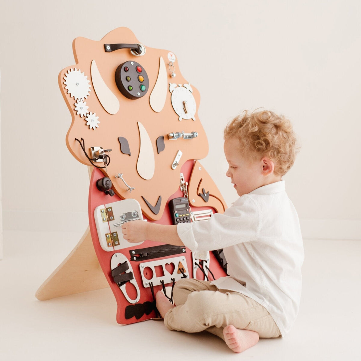 Busy Board Activity Board Montessori Busy Board Dinosaurier - Triceratops