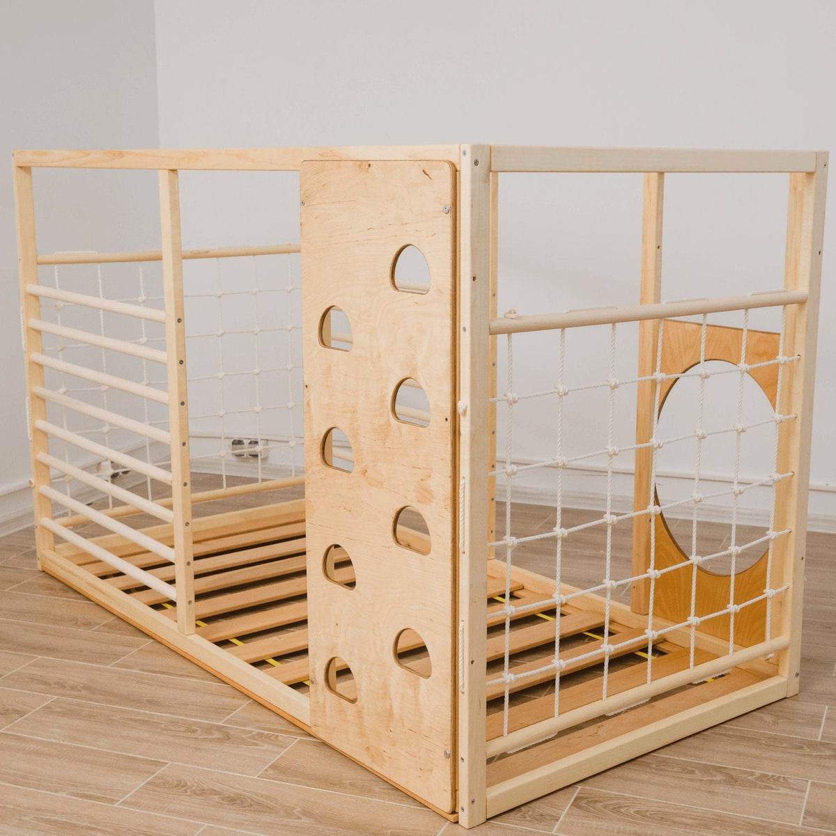 Betten und Klettergerüste Montessori Kinderbett Bodenbett mit Klettergerüst Aktivbett