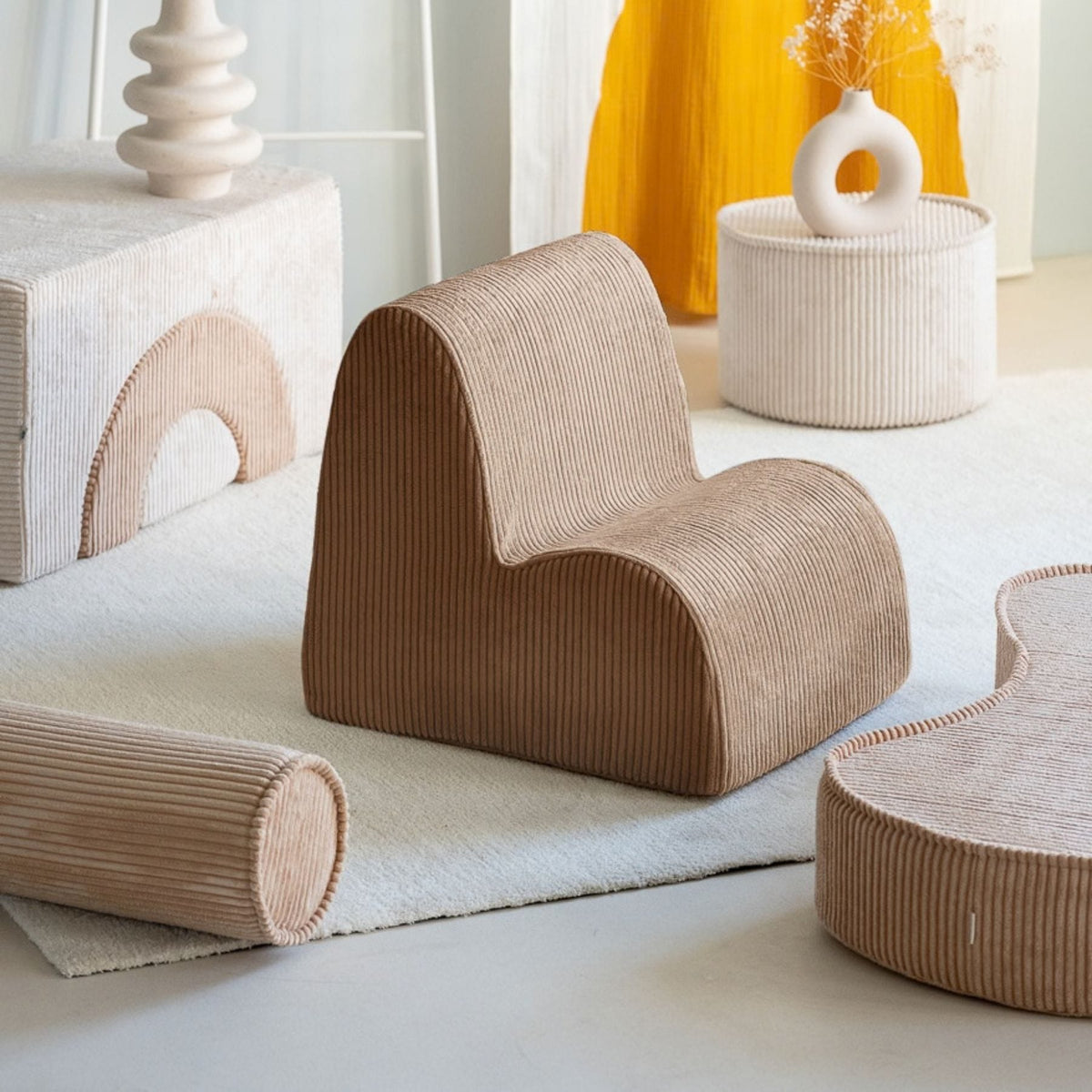 Polstermöbel wigiwama Cloud Chair aus Cord, Kindersessel aus Schaumstoff