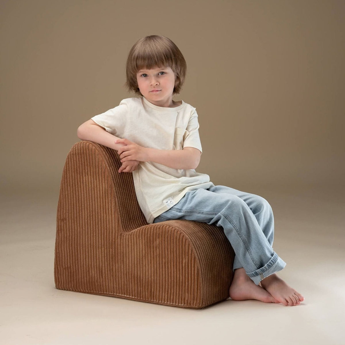 Polstermöbel wigiwama Cloud Chair aus Cord, Kindersessel aus Schaumstoff
