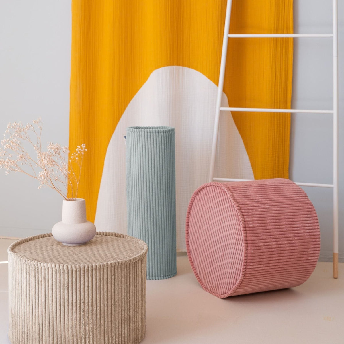 wigiwama Pouffe aus Cord, runder Sitzhocker für Kinder - LeoBabys