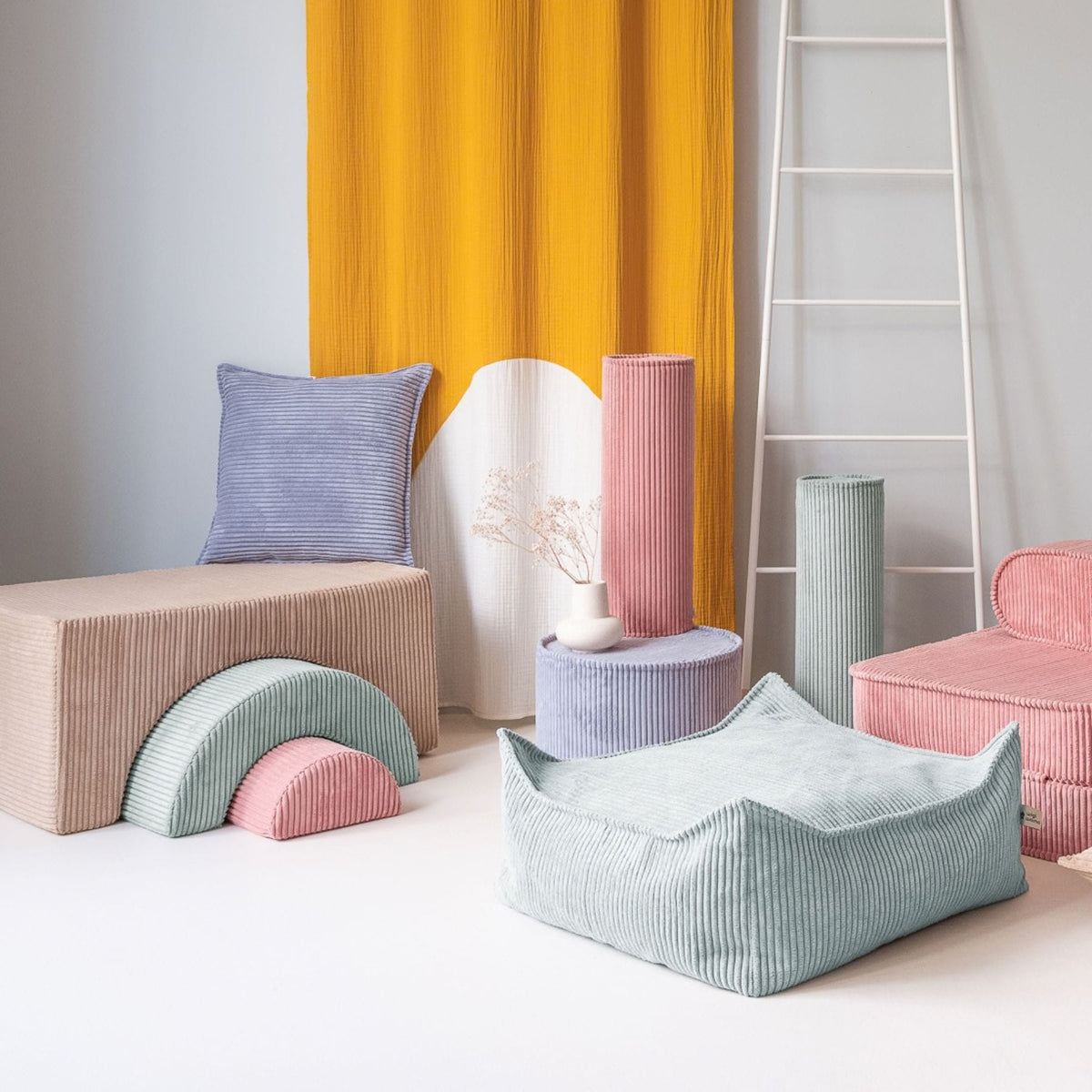 wigiwama Square Ottoman aus Cord, Sitzhocker für Kinder - LeoBabys