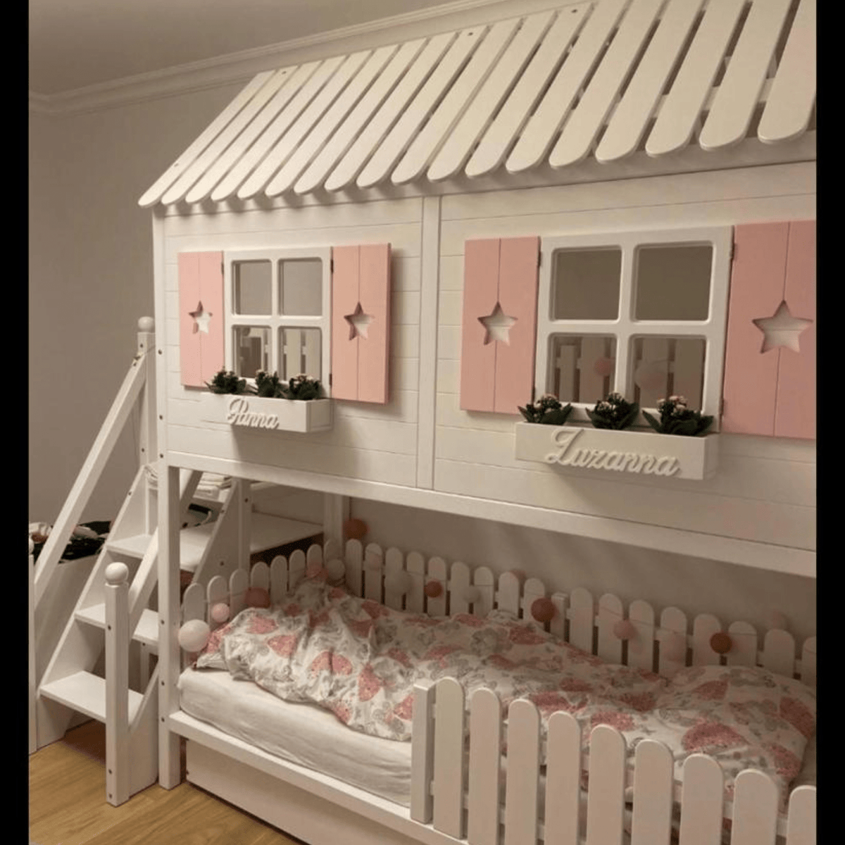 Bett Sonderanfertigung Kinderbett Hochbett Hausbett individuell persönlich gestalten