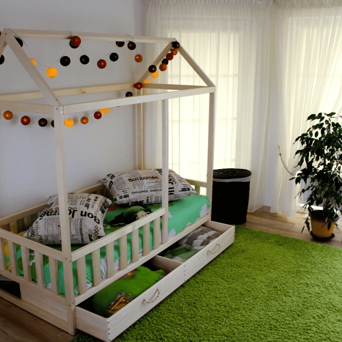 Betten und Klettergerüste Kinderbett Bodenbett Hausbett mit Schubaden