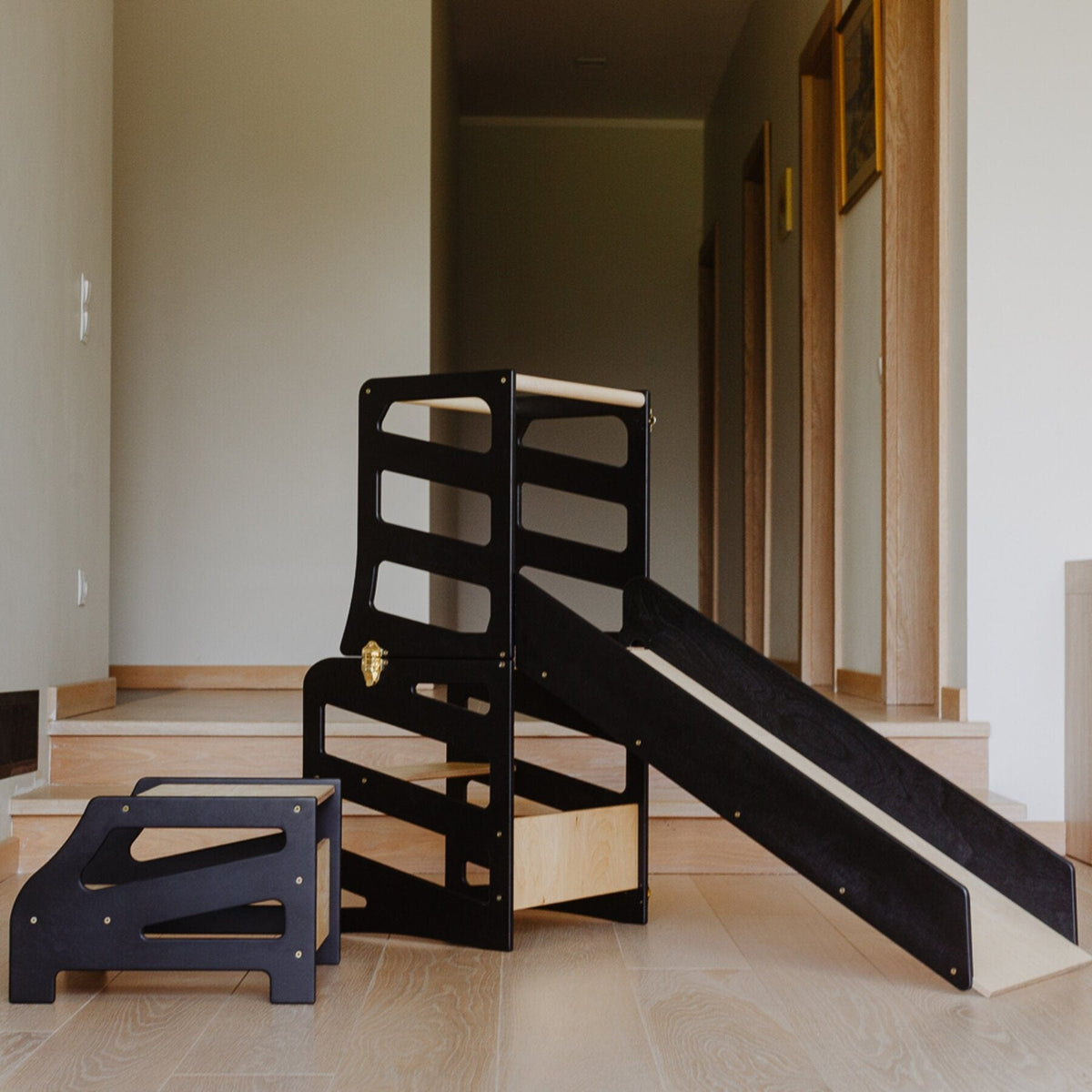 Learning Tower 4in1 Montessori Lernturm, Schreibtisch, Rutsche, Hocker und Spielstation - Stripe Design