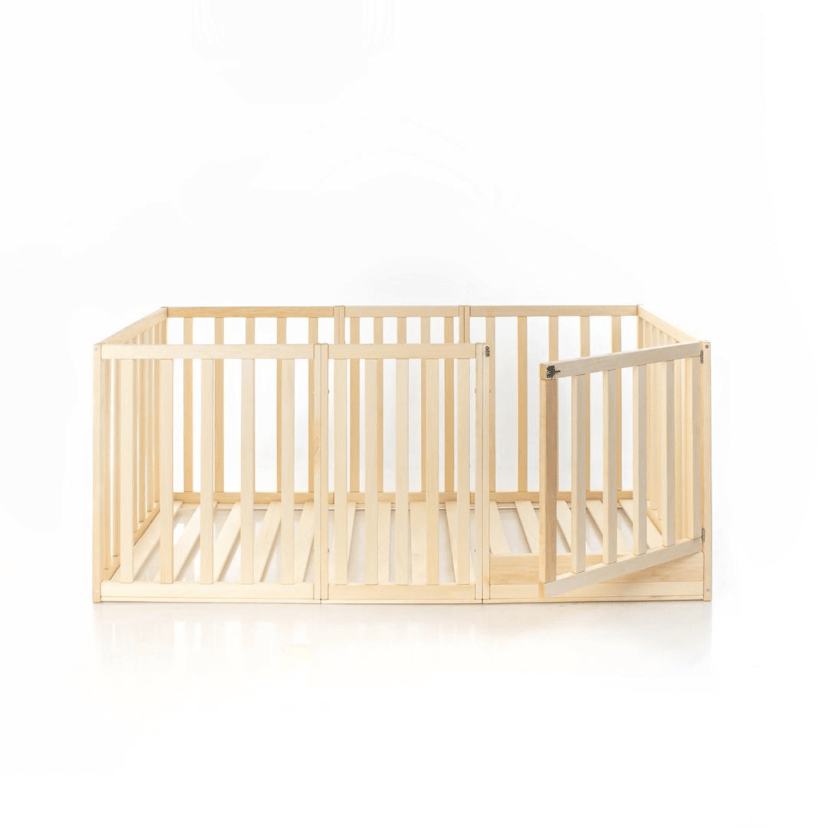 Betten und Klettergerüste Montessori-inspiriertes Holzdesign Bodenbett mit hohen Schutzgittern (mit/ohne Tür)