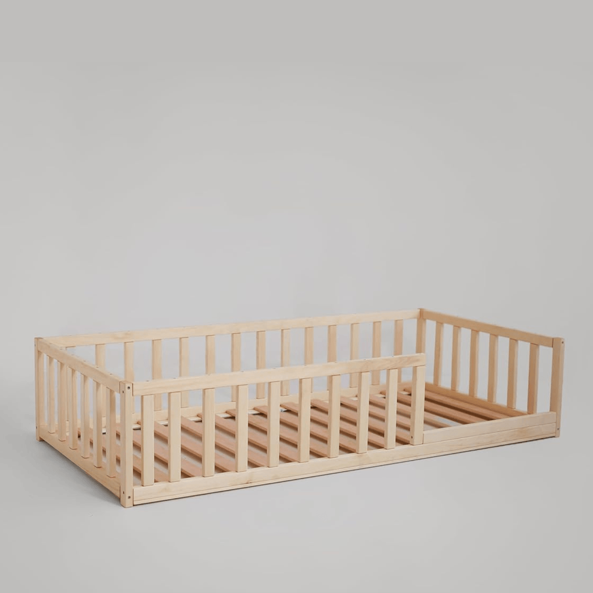 Betten und Klettergerüste Bodenbett Kinderbett Babybett Gitterbett - Kleinkindgeländer flach