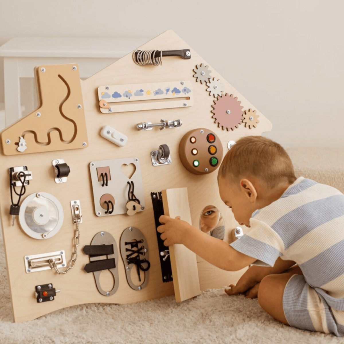 Busy Board Busy Board XL „Boho Haus“ – Montessori Wandtafel