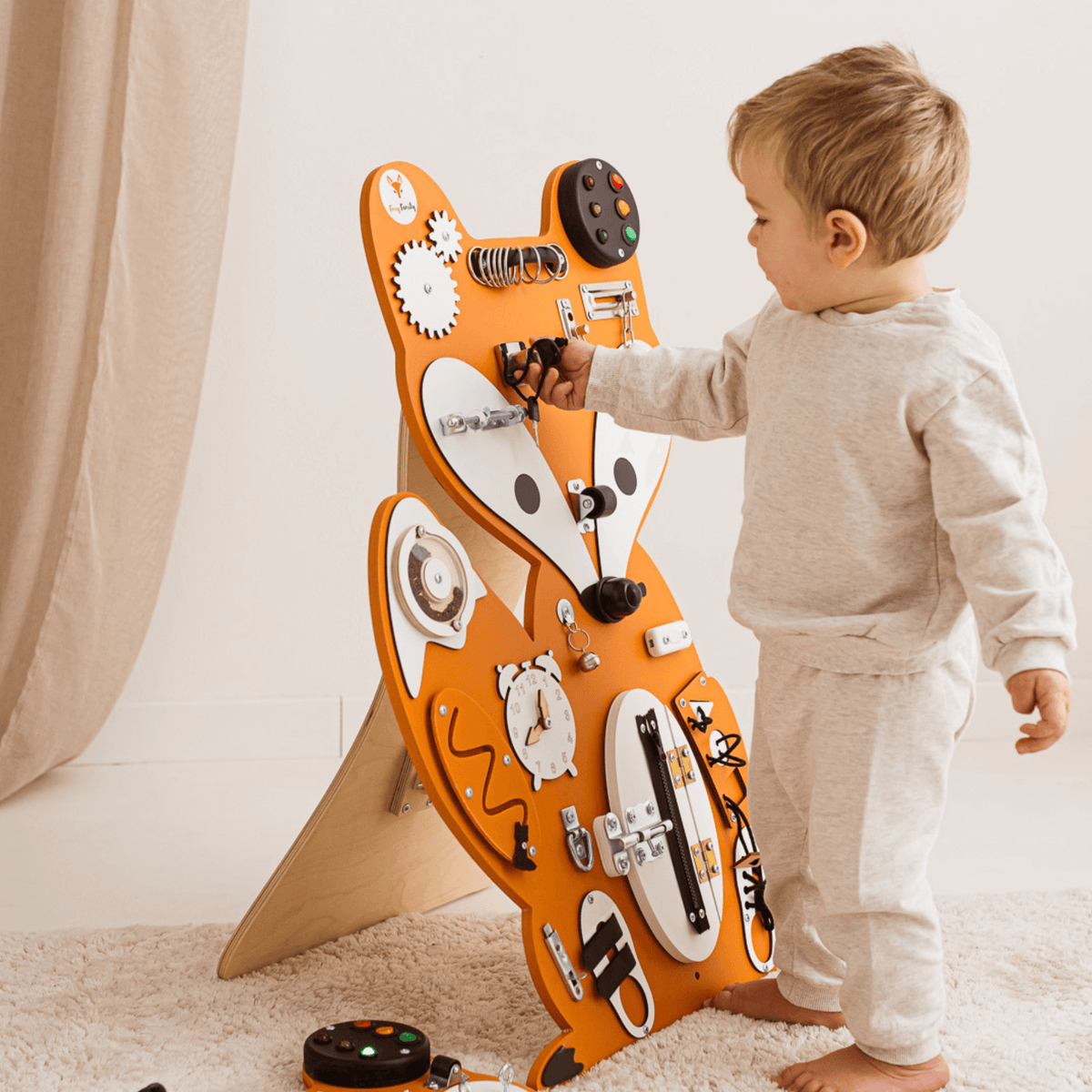 Busy Board Busy Board - Montessori Activity Board - Fuchs orange "Nick Wilde"