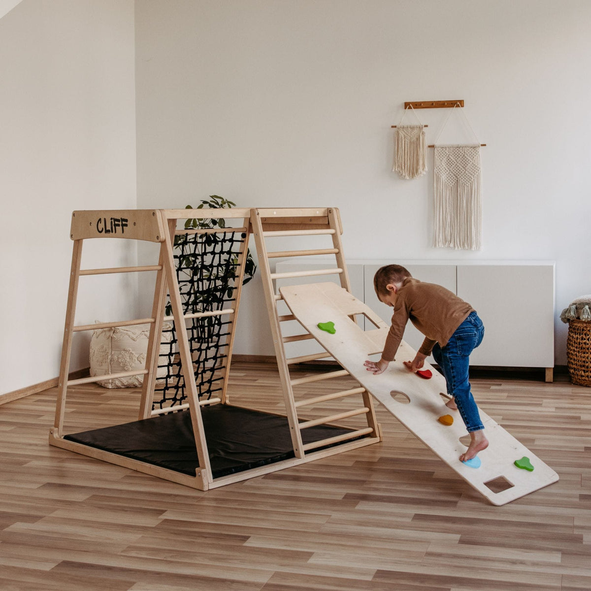 CLIFF Kletterwand aus Holz für Klettergerüste, mit bunten Griffen