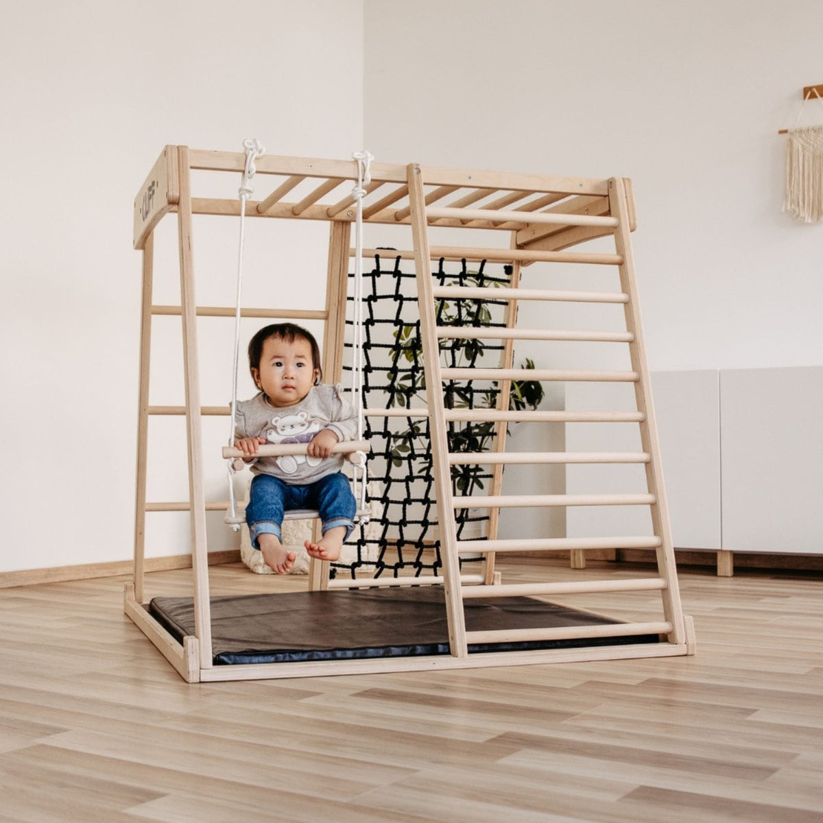 Klettergerüst CLIFF Pro Klettergerüst indoor aus Holz mit Matte, 5 Spielpositionen