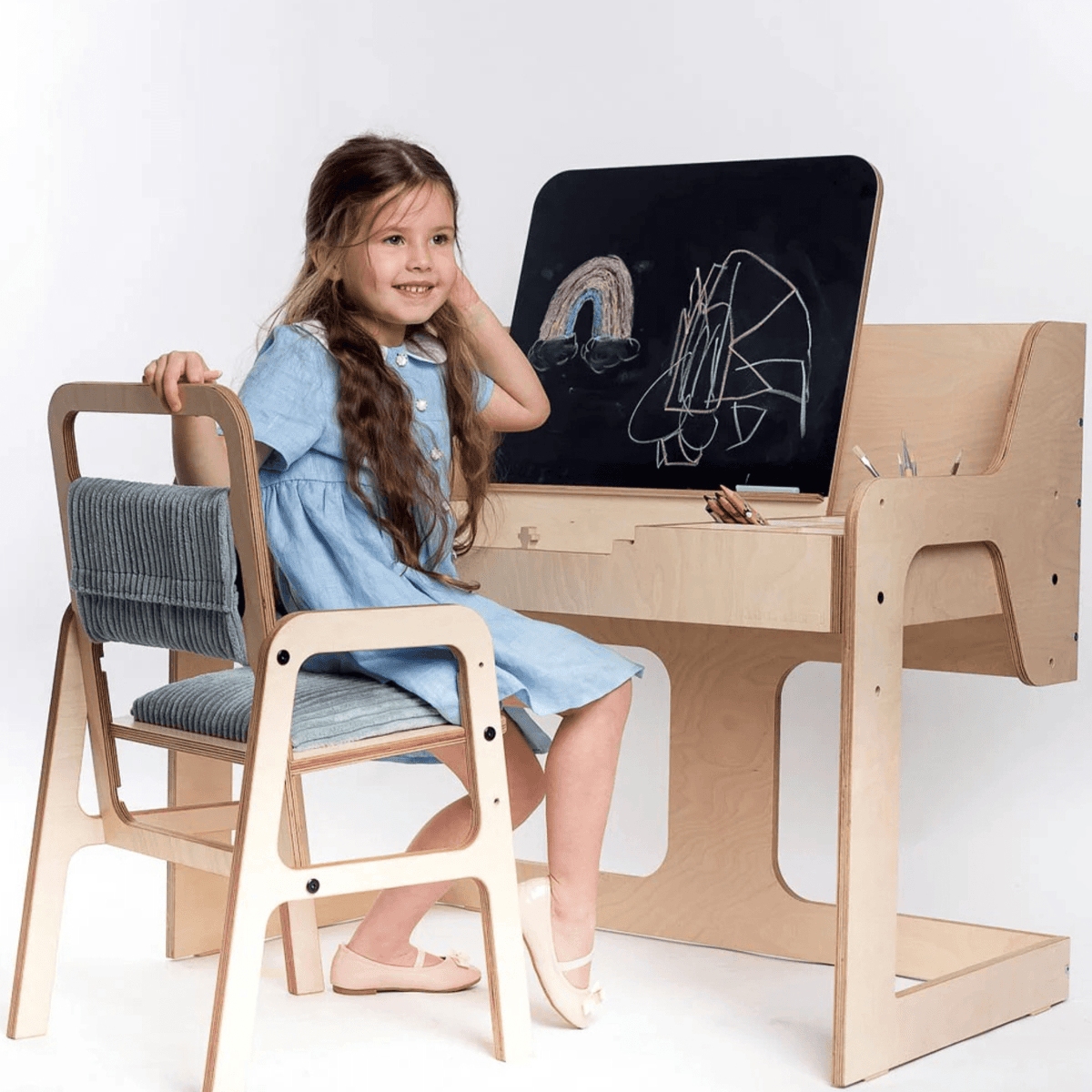 Kinderschreibtisch Verstellbarer Montessori Kindertisch und Stuhl Set luula
