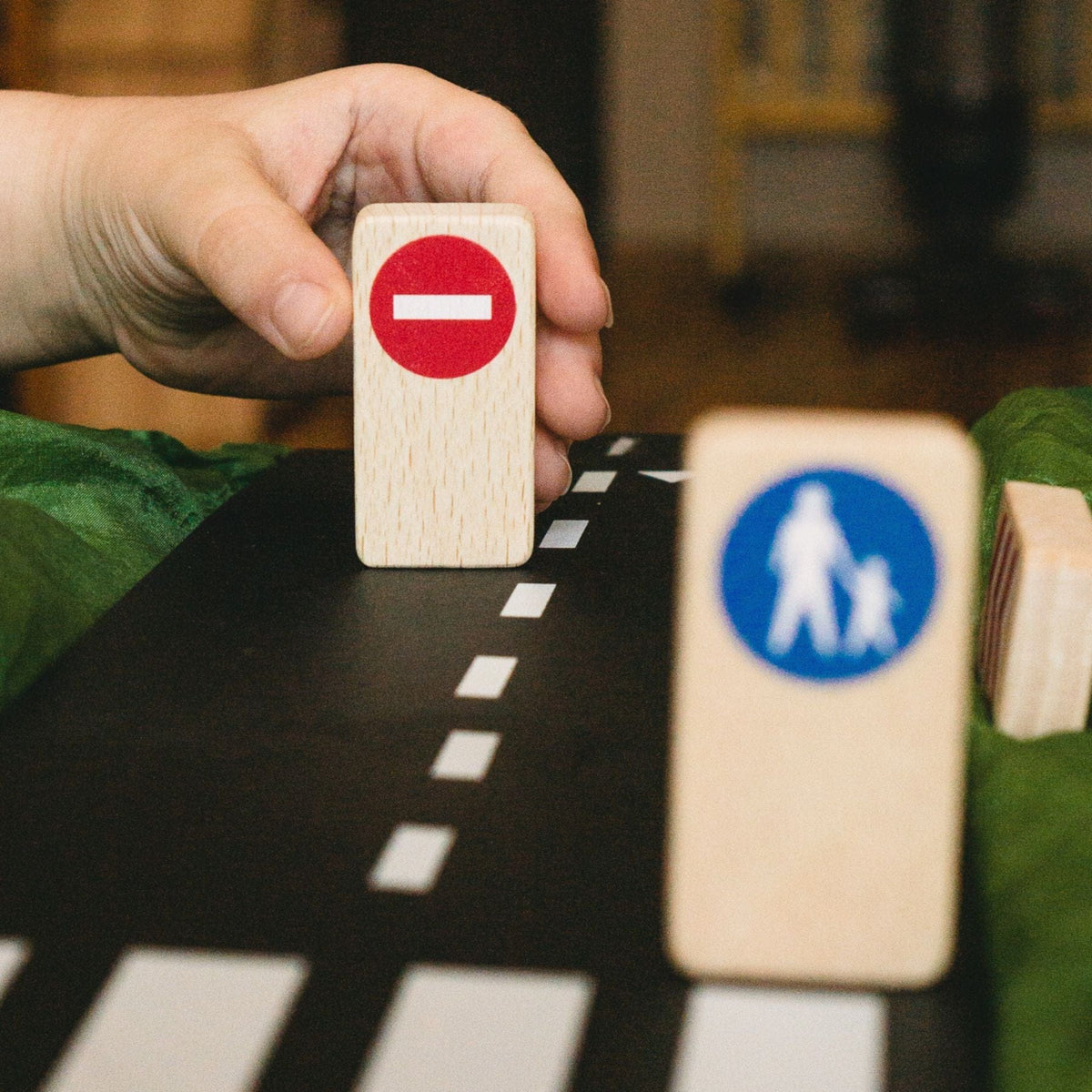 Holz- Verkehrsschilder für Spielstrassen Traffic Signs | waytoplay