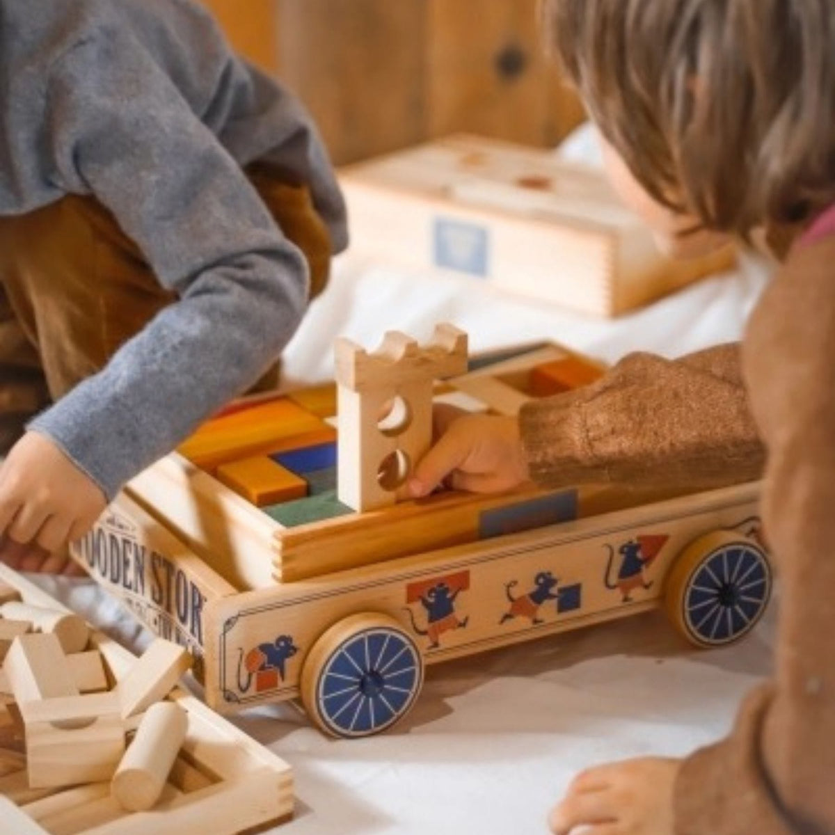 Holzspielzeug & Bausteine Holztrolley - Lauflernwagen & Spielzeug-Trolley aus Holz | Wooden Story