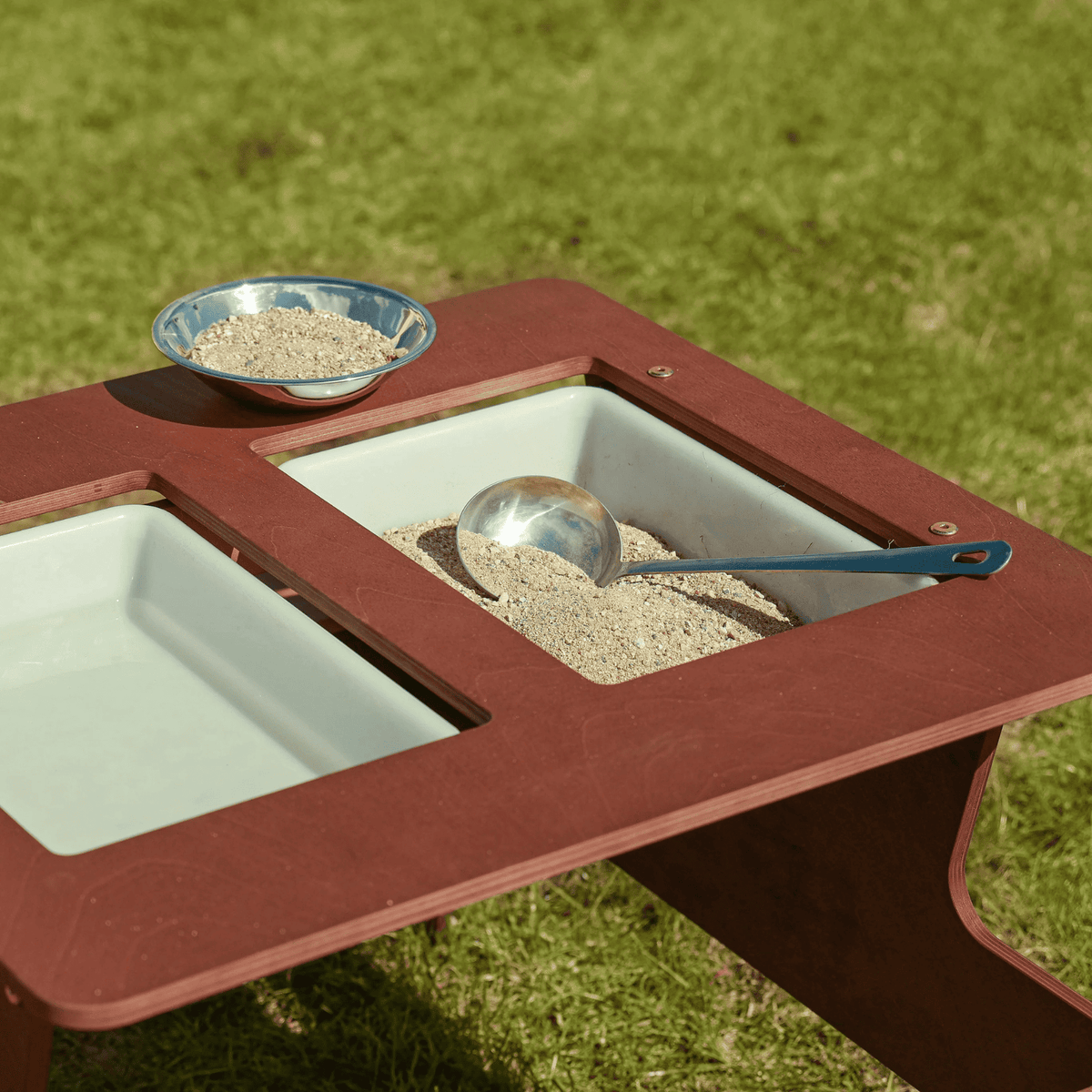Outdoormöbel Matschtisch aus Holz – Sand- & Wassertisch für Kinder ab 6 Monaten