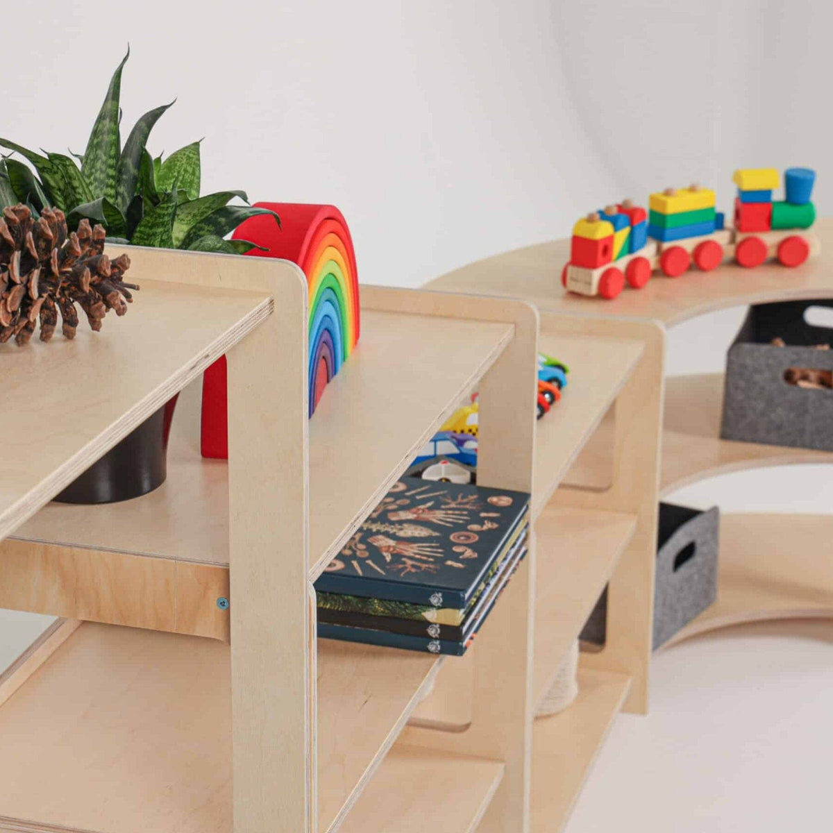 Möbel Montessori-Regal mit vier Etagen
