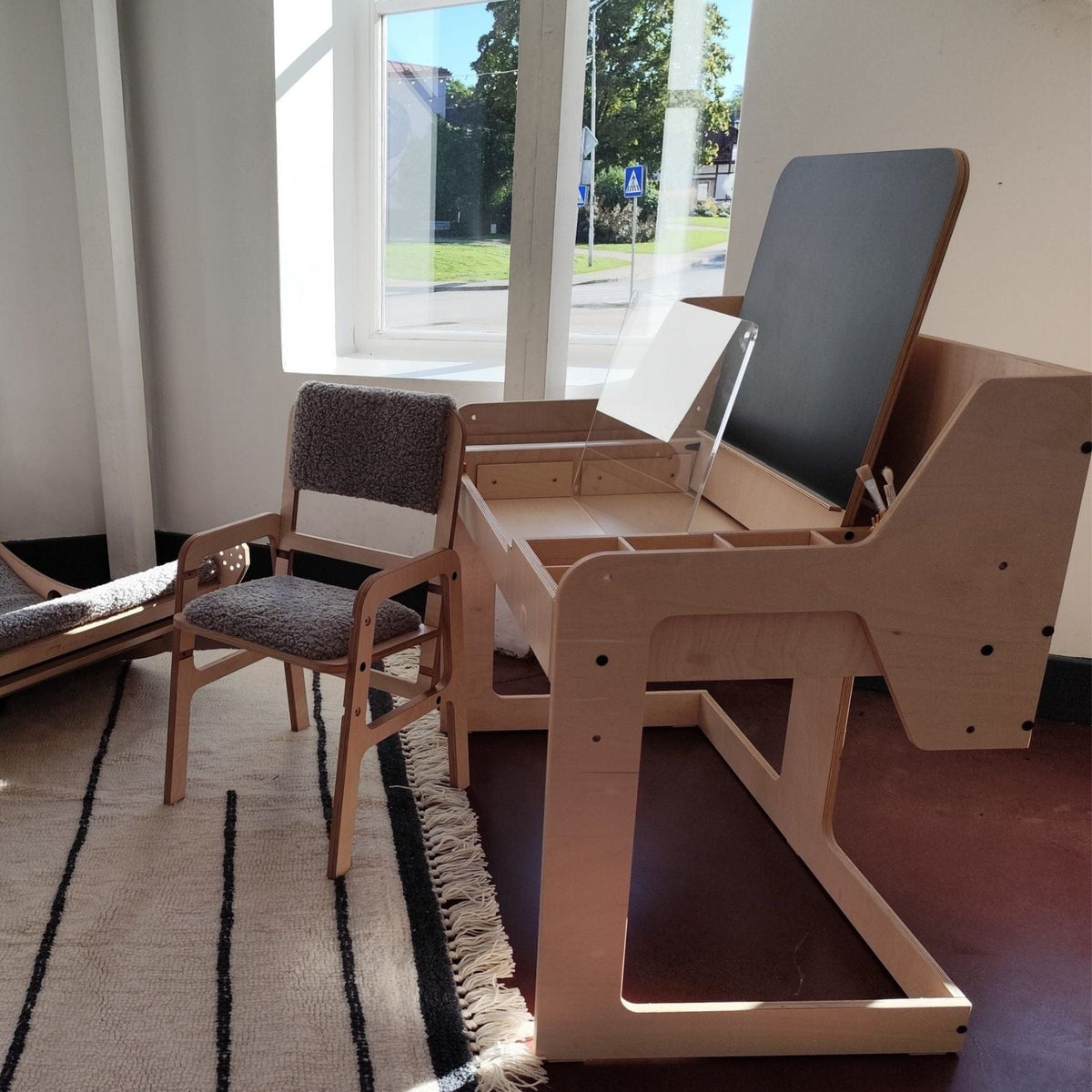Kinderschreibtisch Verstellbarer Montessori Kindertisch und Stuhl Set luula