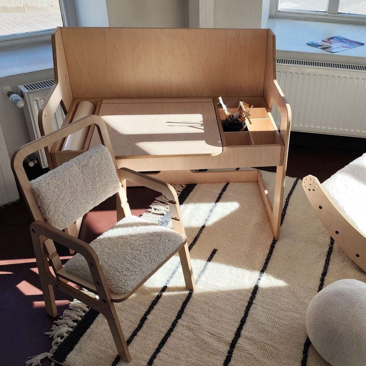 Kinderschreibtisch Verstellbarer Montessori Kindertisch und Stuhl Set luula