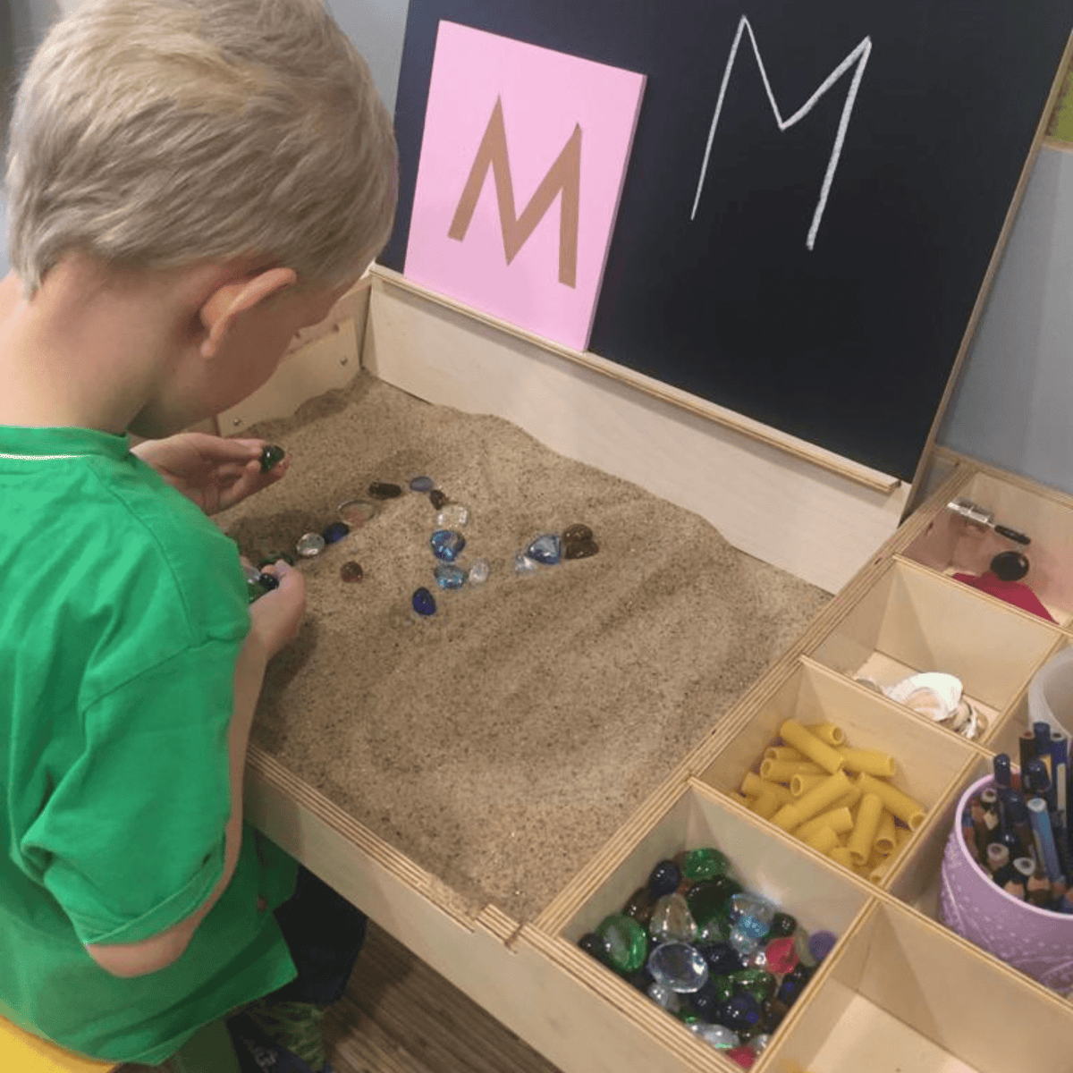 Kinderschreibtisch Verstellbarer Montessori Kindertisch und Stuhl Set luula