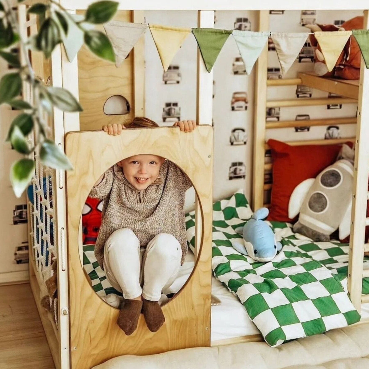 Betten und Klettergerüste Montessori Kinderbett Bodenbett mit Klettergerüst Aktivbett