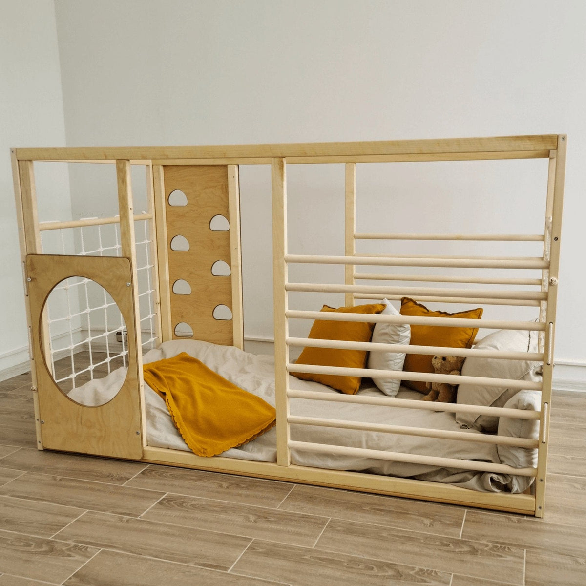 Betten und Klettergerüste Montessori Kinderbett Bodenbett mit Klettergerüst Aktivbett