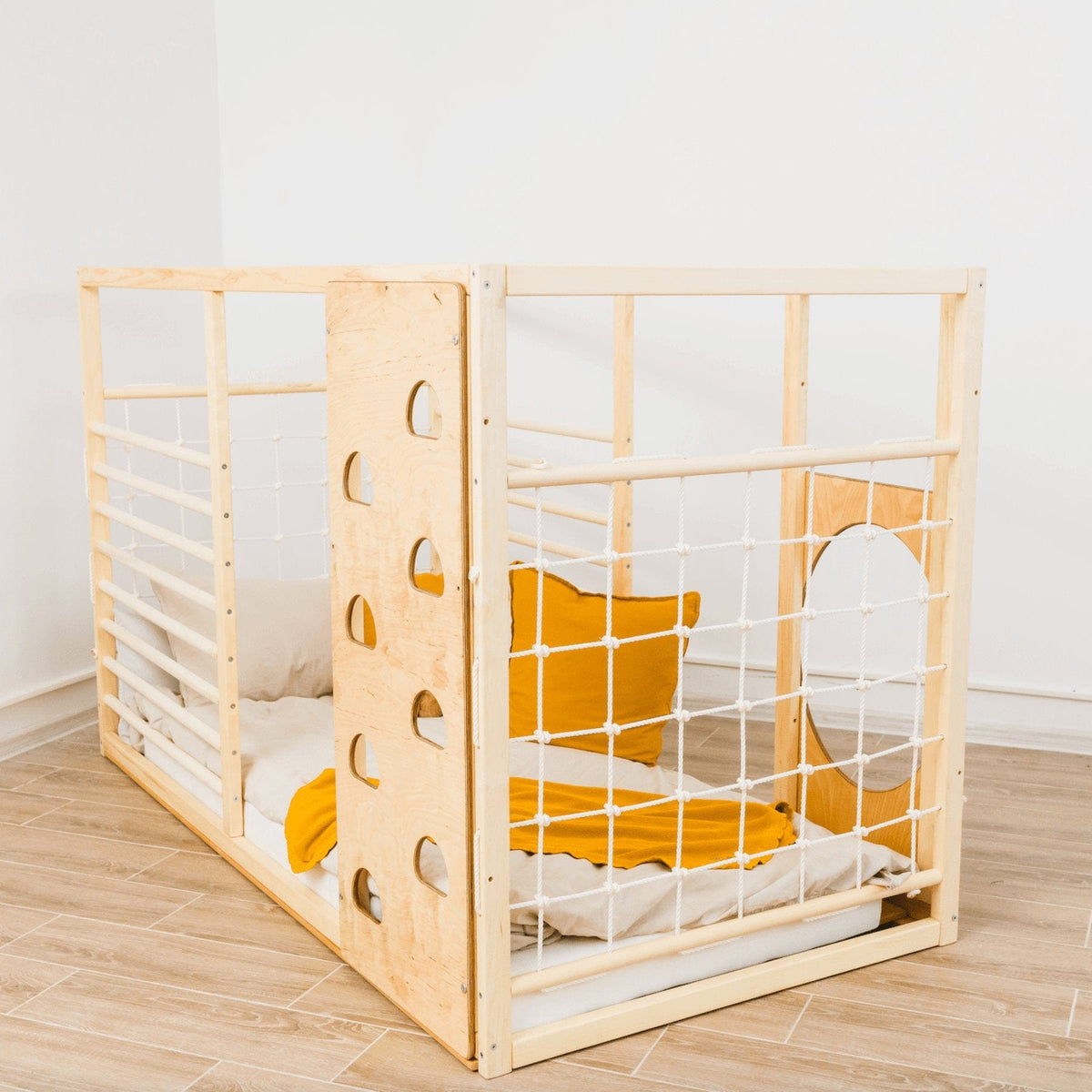 Betten und Klettergerüste Montessori Kinderbett Bodenbett mit Klettergerüst Aktivbett