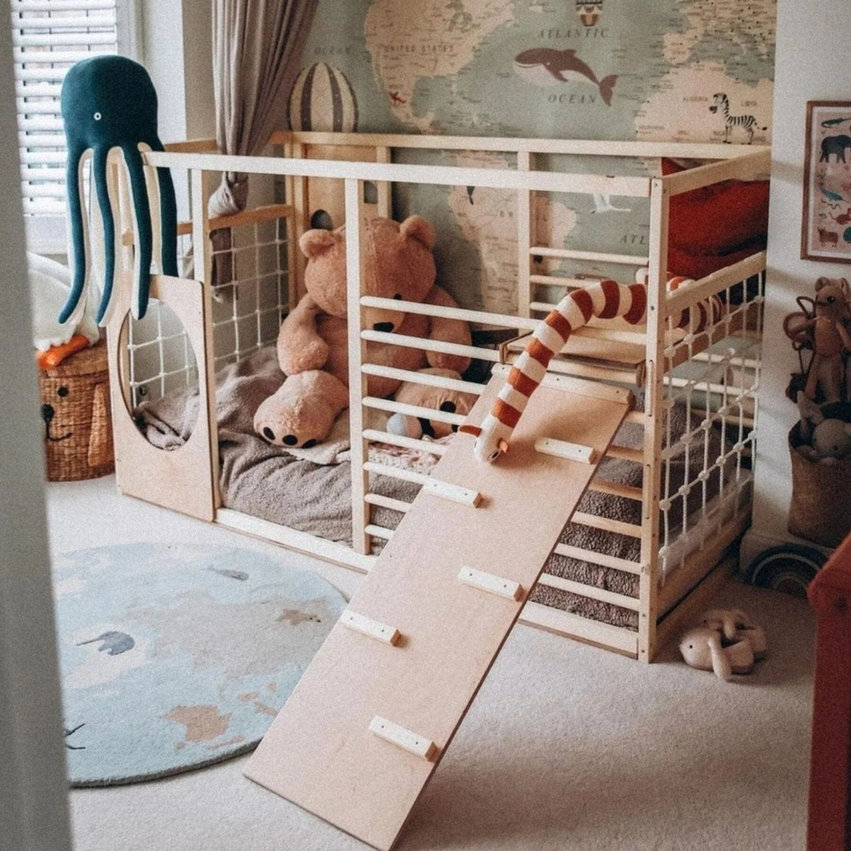 Betten und Klettergerüste Montessori Kinderbett Bodenbett mit Klettergerüst Aktivbett