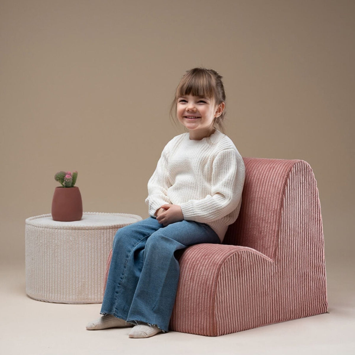 Polstermöbel wigiwama Cloud Chair aus Cord, Kindersessel aus Schaumstoff