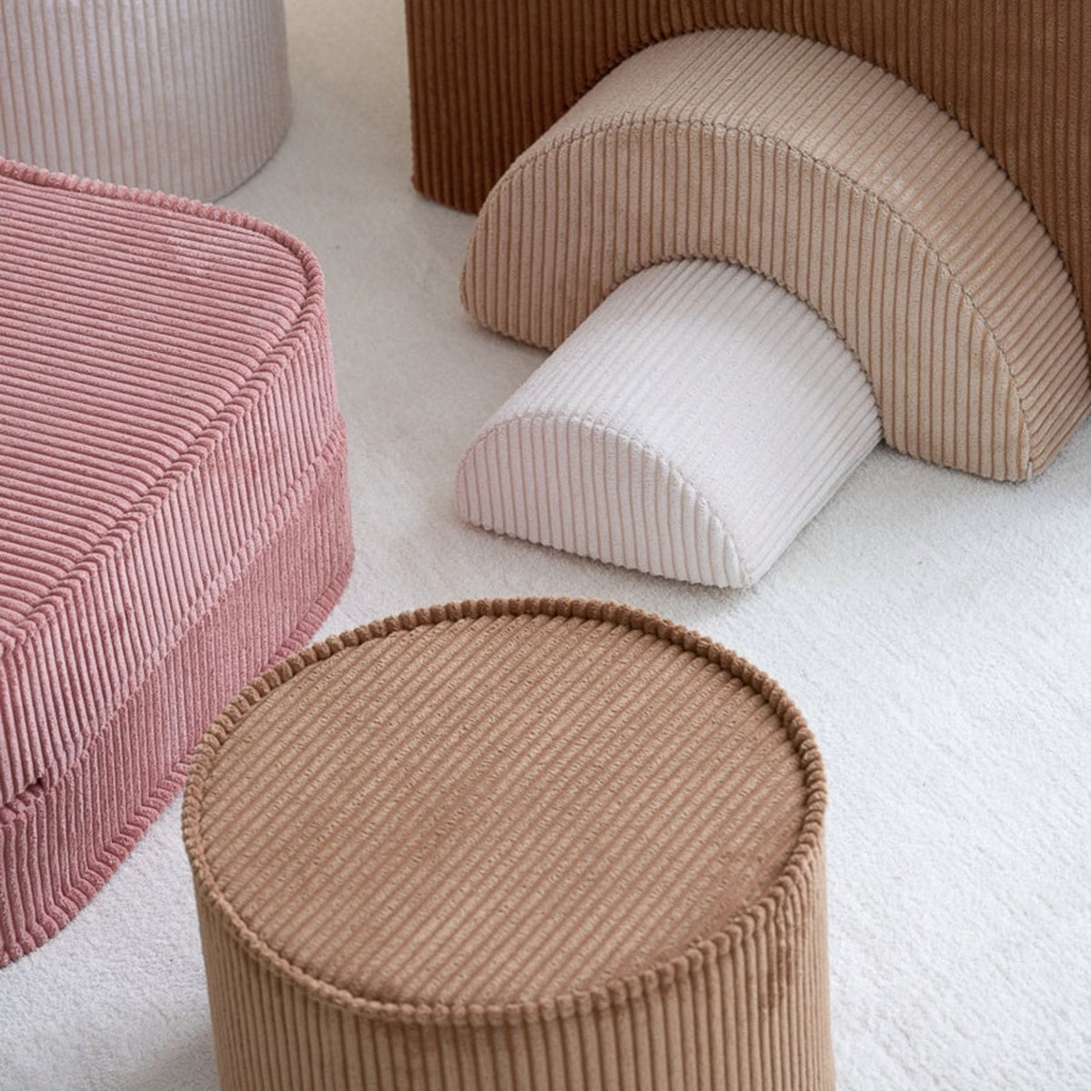 wigiwama Pouffe aus Cord, runder Sitzhocker für Kinder - LeoBabys