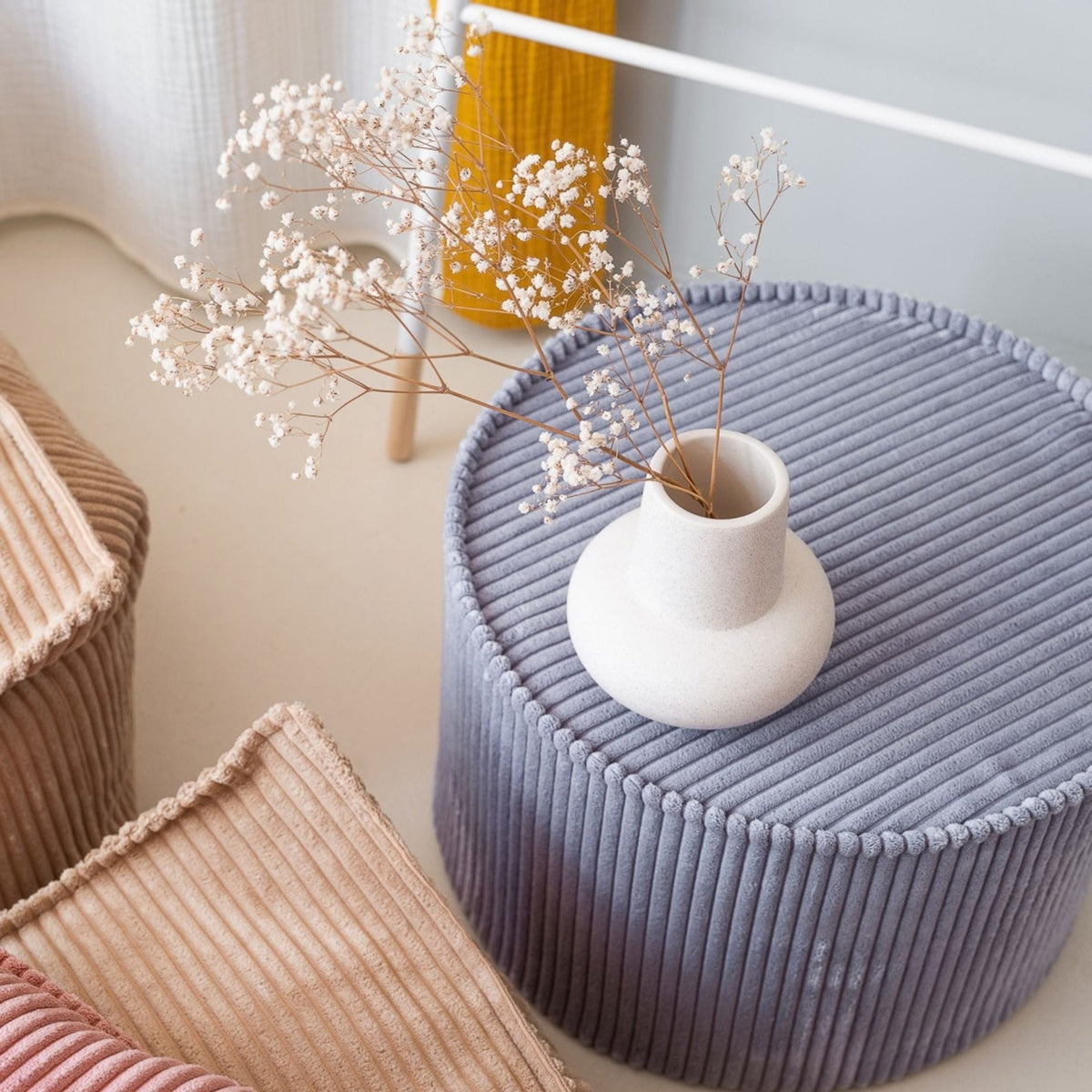 wigiwama Pouffe aus Cord, runder Sitzhocker für Kinder - LeoBabys