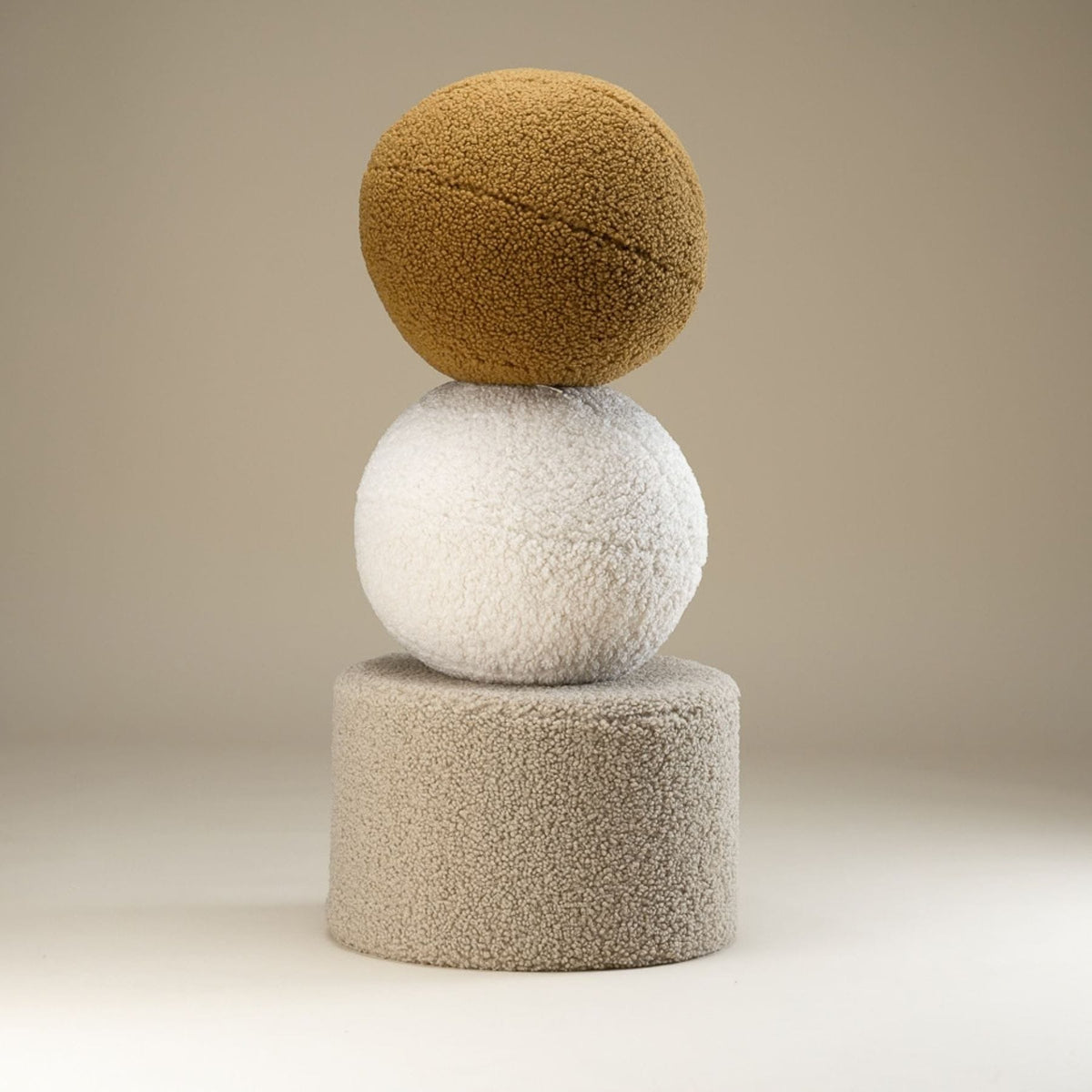 Polstermöbel wigiwama Pouffe aus Teddystoff, runder Sitzhocker für Kinder