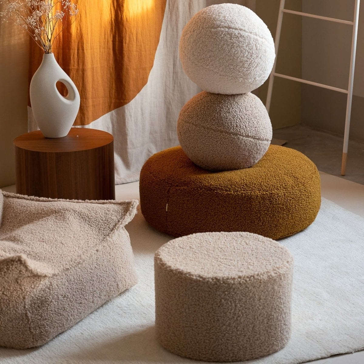 Polstermöbel wigiwama Pouffe aus Teddystoff, runder Sitzhocker für Kinder