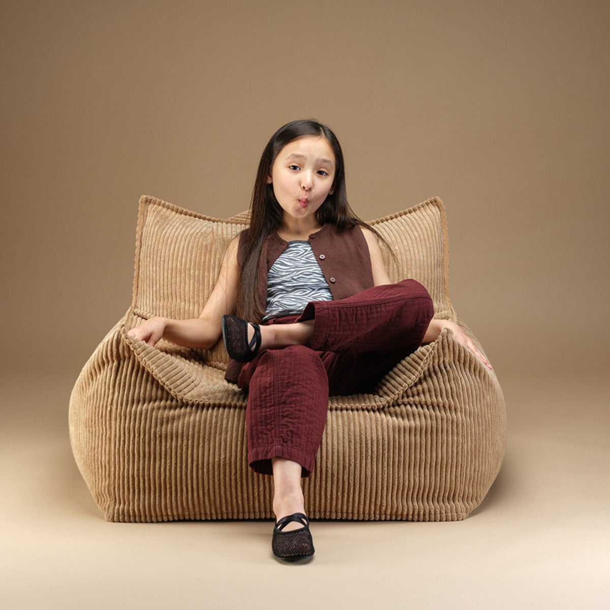 Sitzsäcke & Polstermöbel wigiwama Club Chair - Sessel für Teenager | Cord & Teddy, handgefertigt in der EU