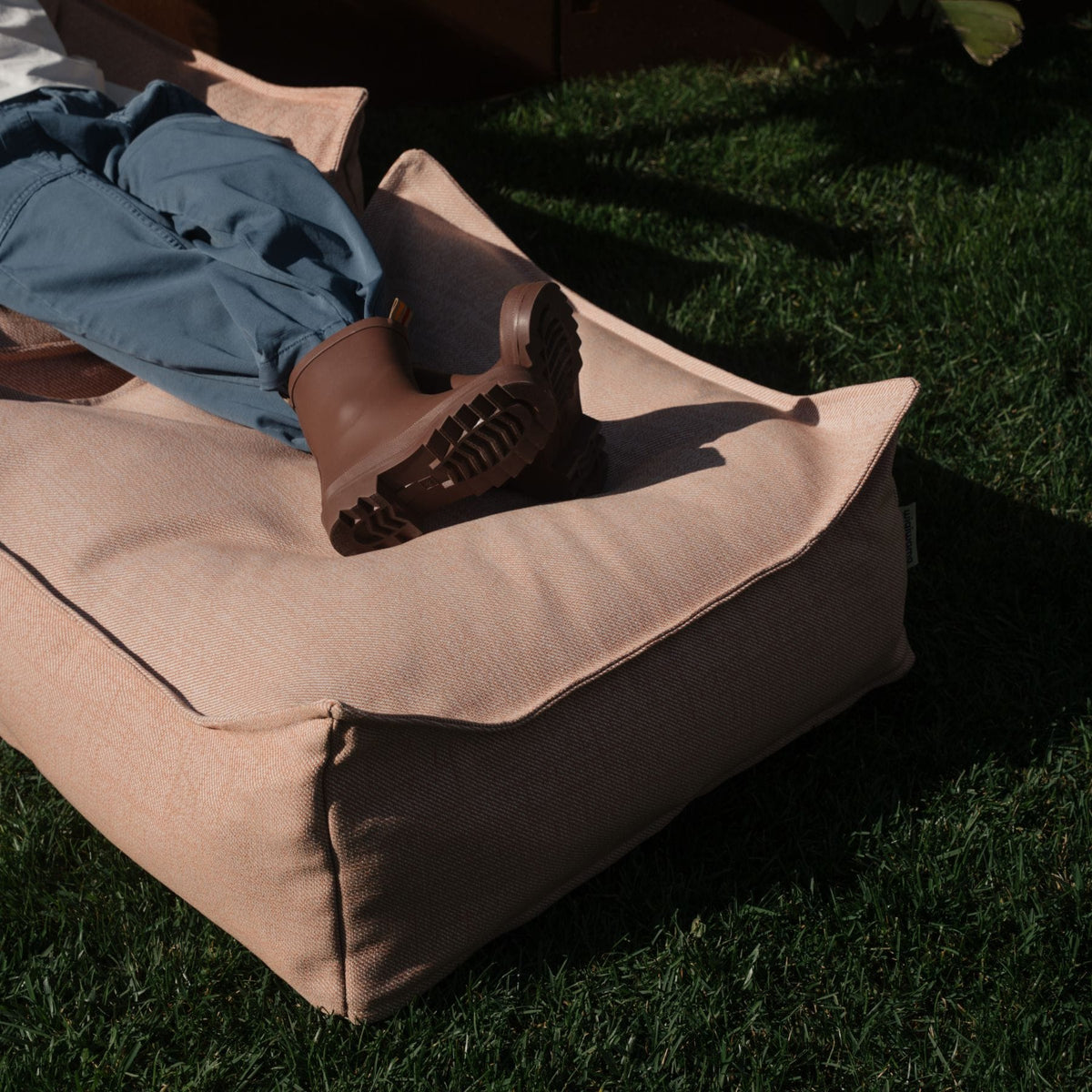 Polstermöbel wigiwama Outdoor Ottoman - Sitzkissen & Hocker für Kinder | 6 Farben