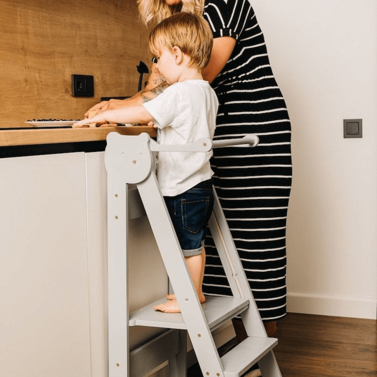 Learning Tower Klappbarer Lernturm Platzsparend Höhenverstellbar – Montessori Learning Tower ab 18 Monaten